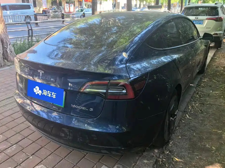 Tesla Model 3 — миниатюра 3