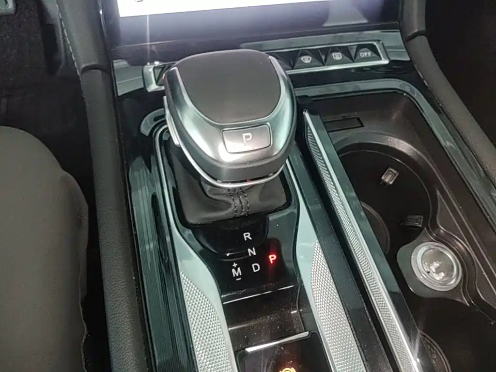 Hongqi Hongqi H5 — миниатюра 19