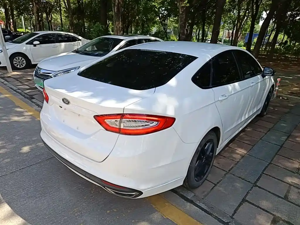Ford Mondeo — миниатюра 7