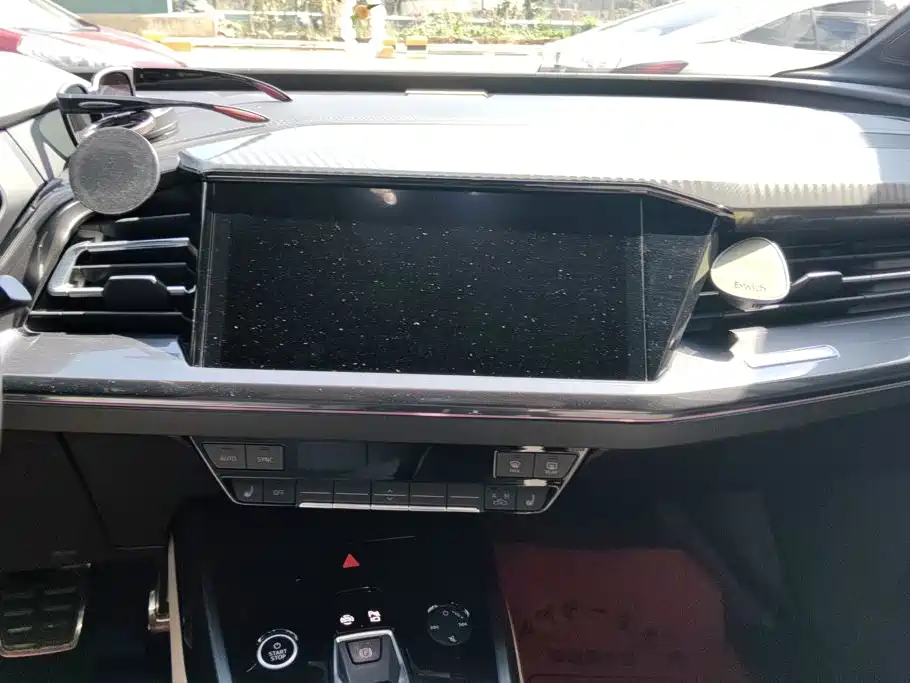Audi Q4 e-tron — миниатюра 13