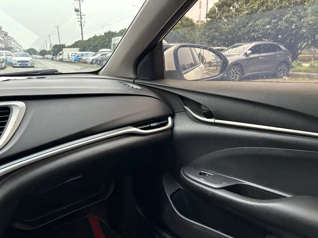 Buick Excelle — миниатюра 12