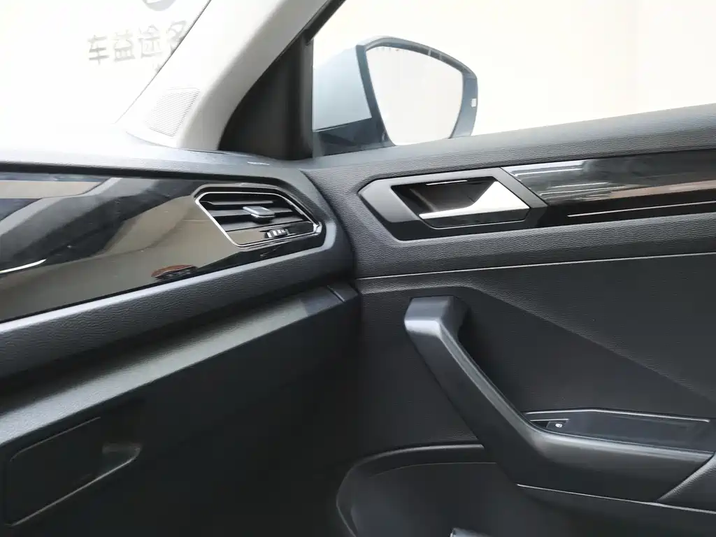 VOLKSWAGEN T ROC EXPLORING SONGS