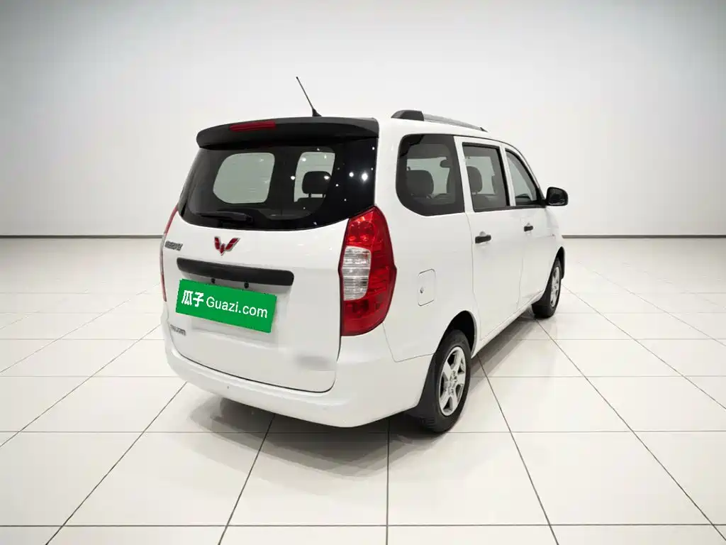 Wuling Hongguang — миниатюра 6
