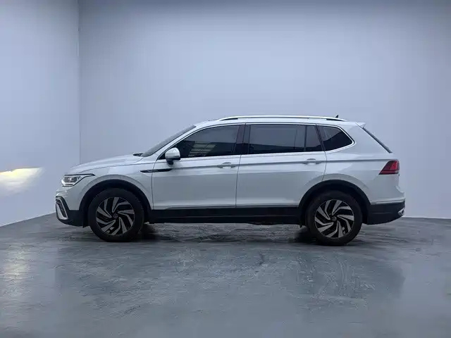 Volkswagen Tiguan L — миниатюра 9