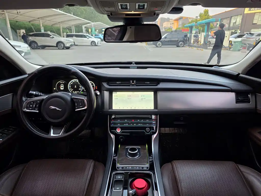 Jaguar XFL — миниатюра 15