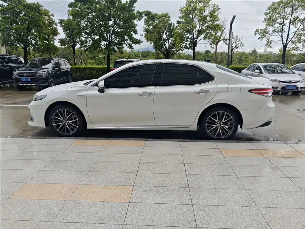 Toyota Camry — миниатюра 3