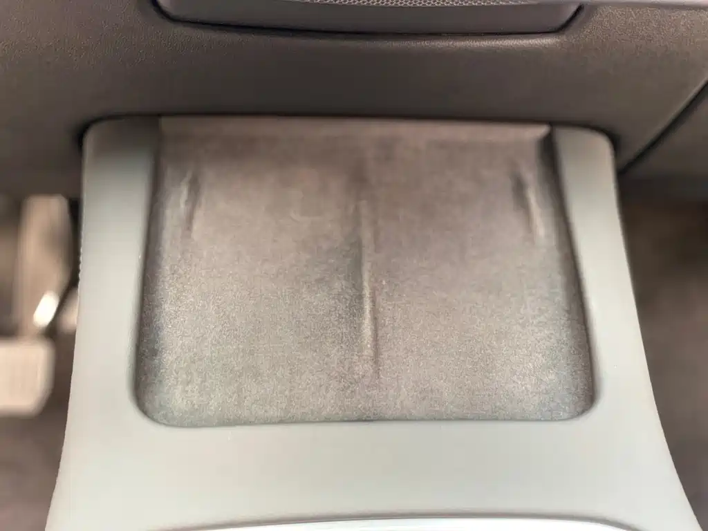 Tesla Model Y — миниатюра 15