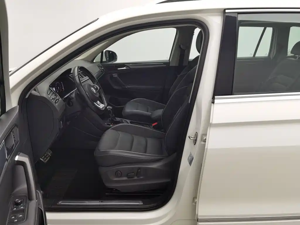 Volkswagen Tiguan L — миниатюра 10