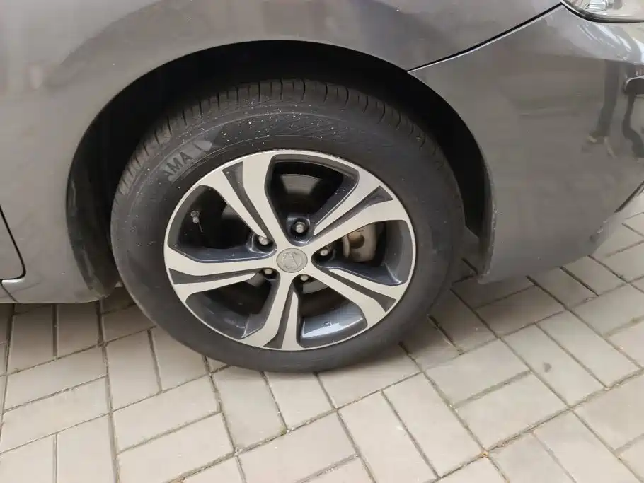 Nissan Tiida — миниатюра 6