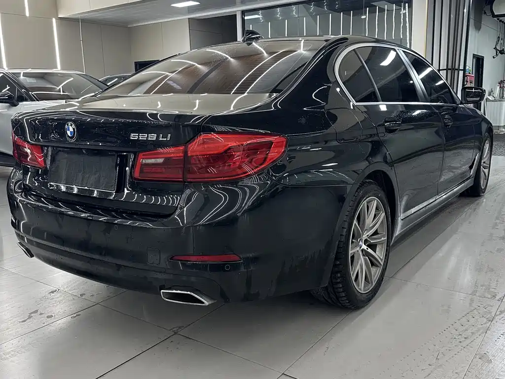BMW 5 Series — миниатюра 9