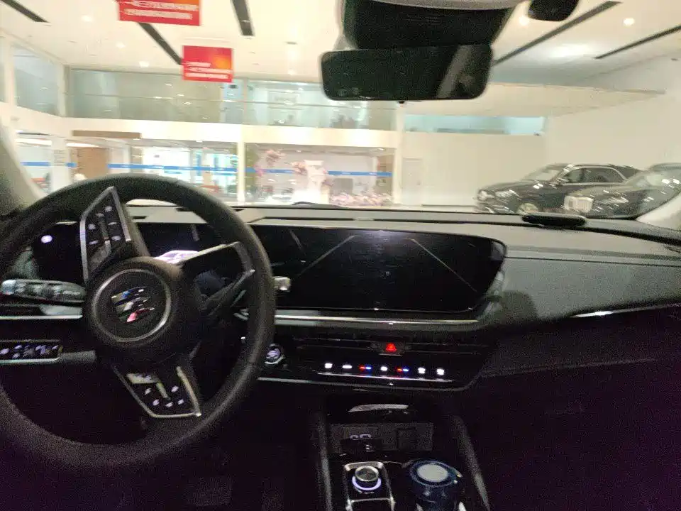 Buick Envision Plus — миниатюра 3