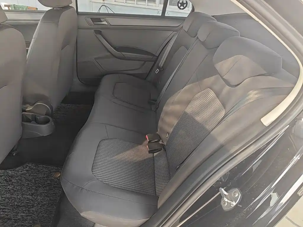 Volkswagen Santana — миниатюра 17