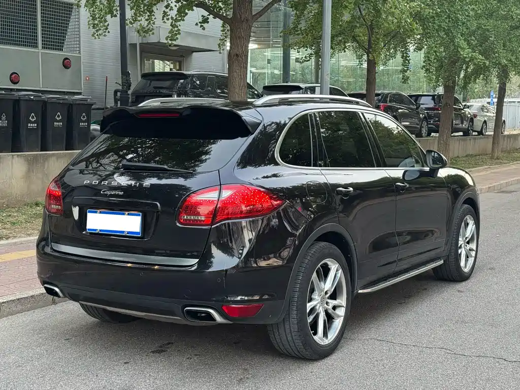 Porsche Cayenne — миниатюра 5