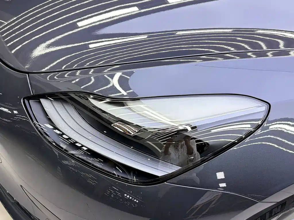 Tesla Model 3 — миниатюра 7