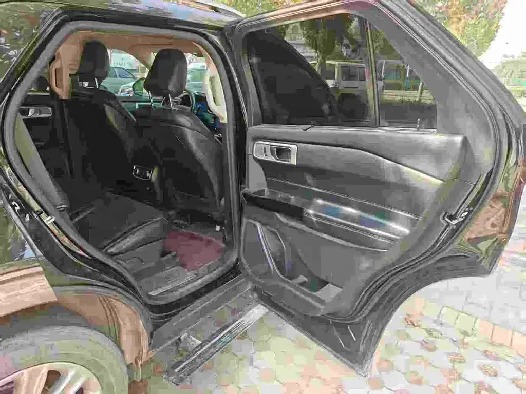 Ford Explorer — миниатюра 12