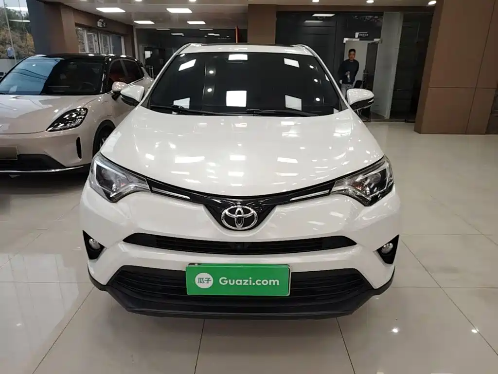 Toyota RAV4 — миниатюра 3