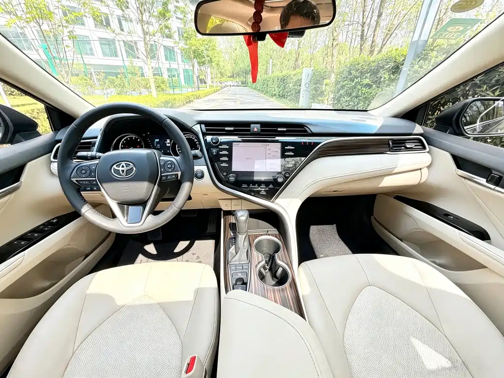 Toyota Camry — миниатюра 9