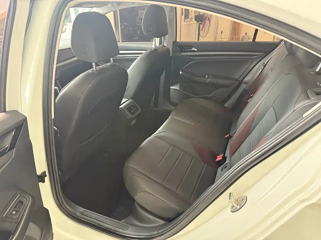 Volkswagen Bora — миниатюра 8