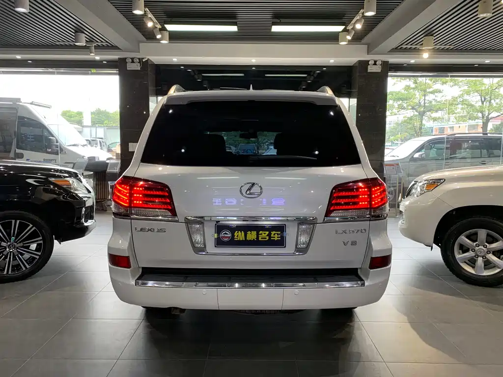 Lexus LX 2013 570