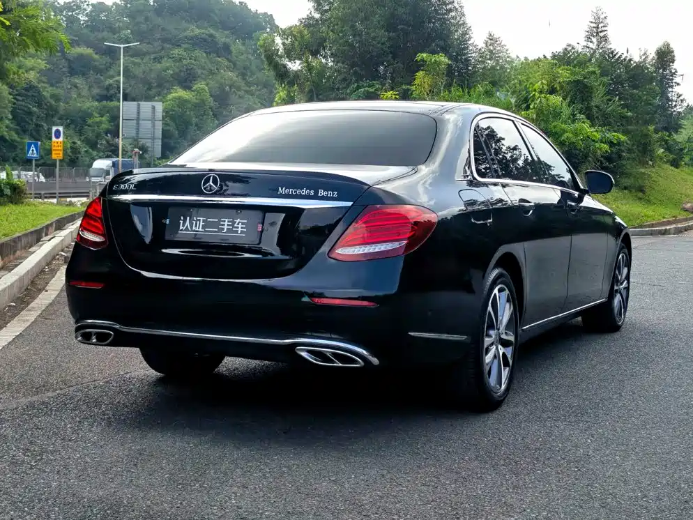 Mercedes-Benz E-Class — миниатюра 7