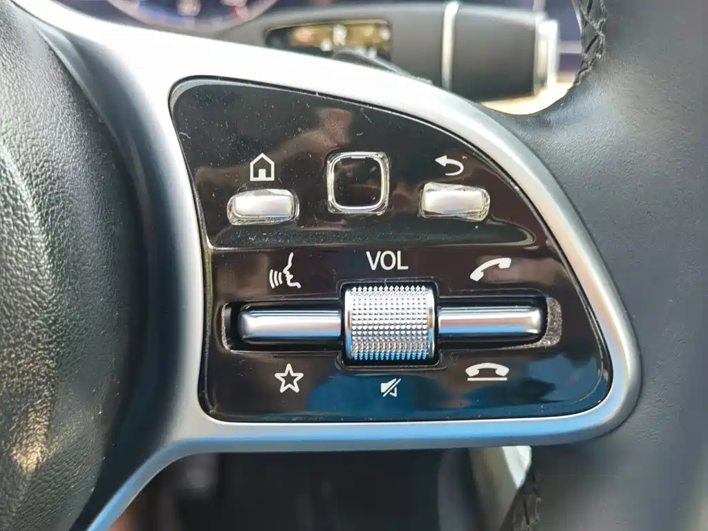 Mercedes-Benz E-Class — миниатюра 33