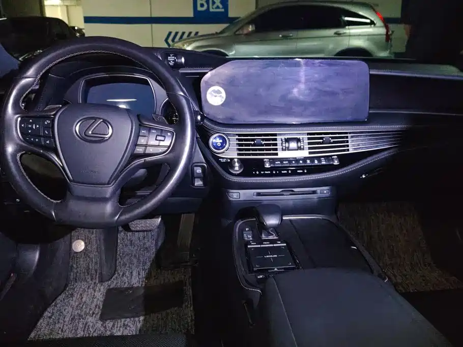 Lexus LS — миниатюра 12