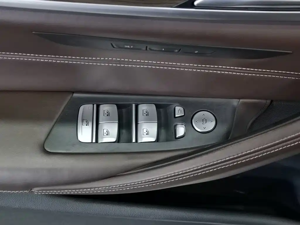 BMW 5 Series New Energy — миниатюра 9