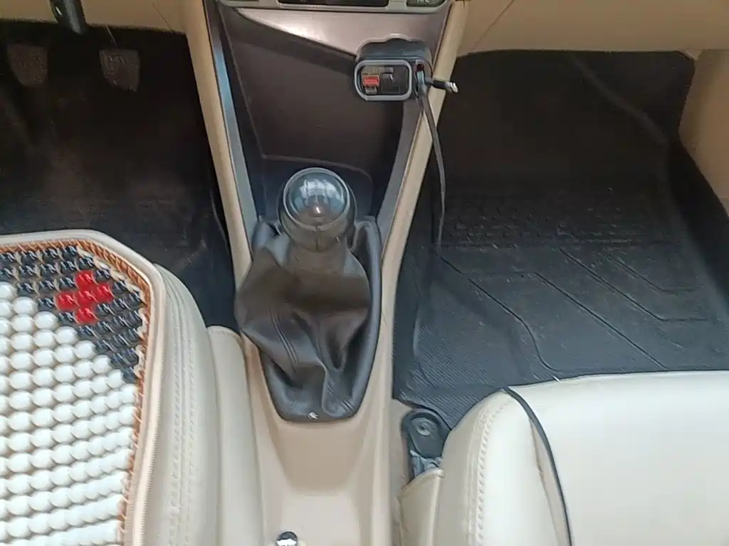 Toyota Yaris L — миниатюра 10