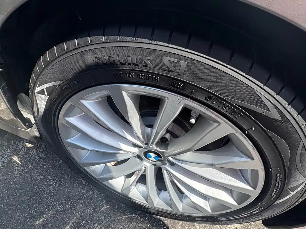 BMW 5 Series New Energy — миниатюра 5