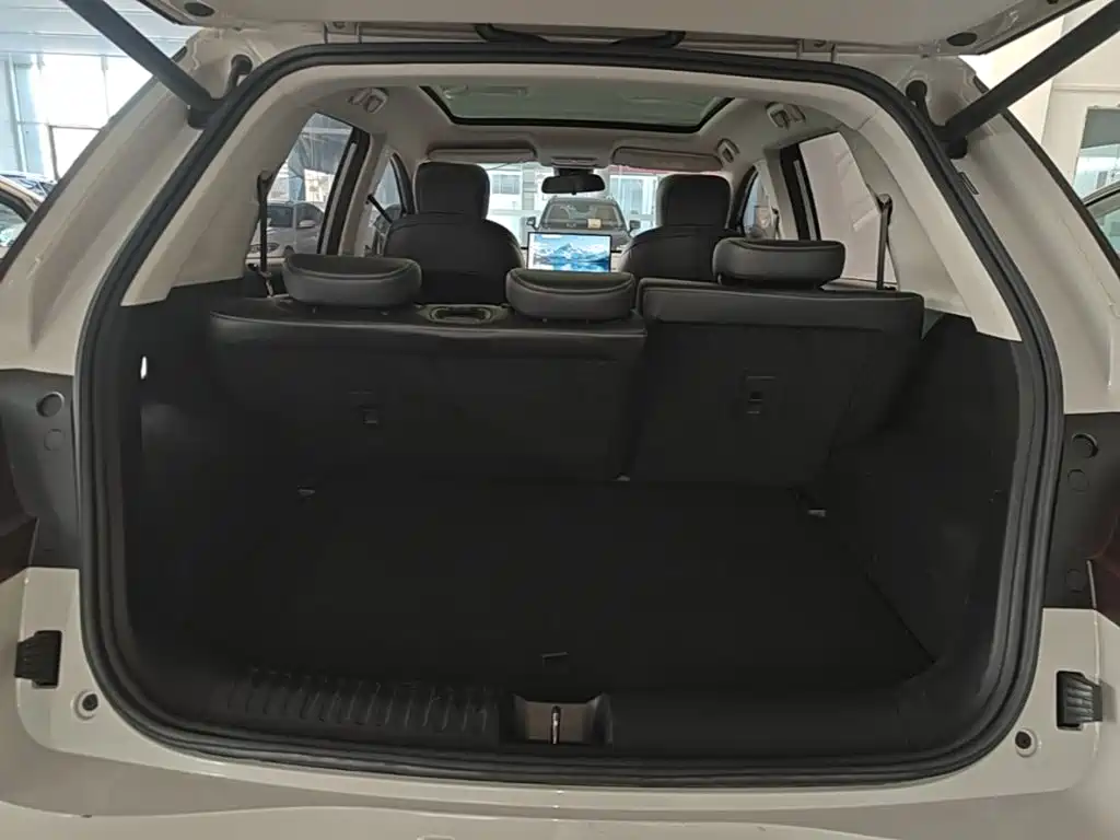 Baojun Yunduo — миниатюра 19