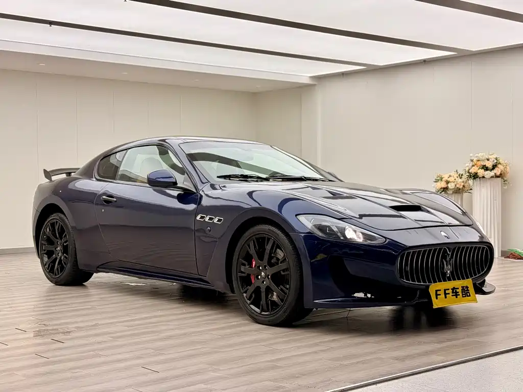 Maserati GranTurismo 2015 4.7L MC