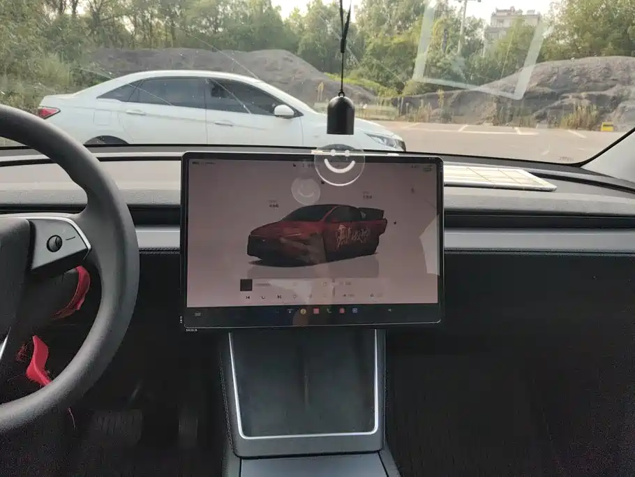 Tesla Model Y — миниатюра 13