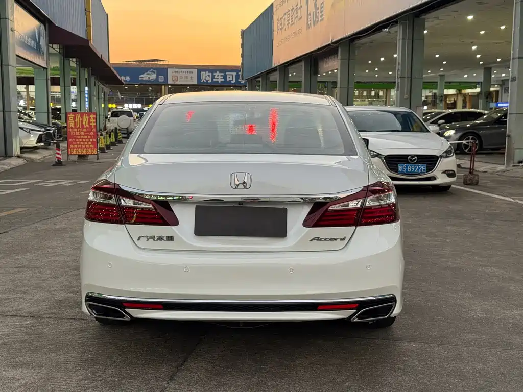 Honda Accord — миниатюра 9
