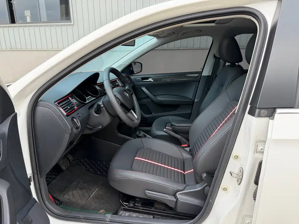 Skoda Rapid Spaceback — миниатюра 4