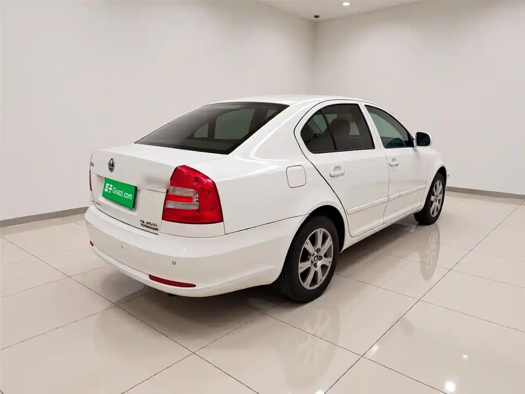 Skoda Octavia 2015 1.6L AT
