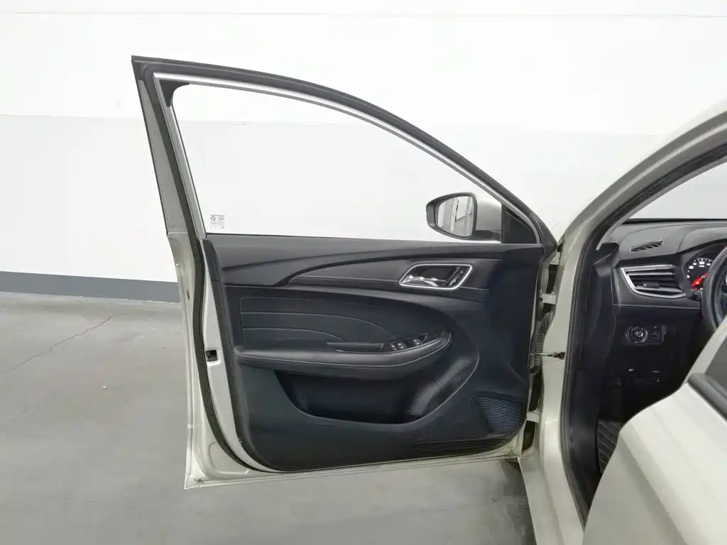 Roewe i5 — миниатюра 8