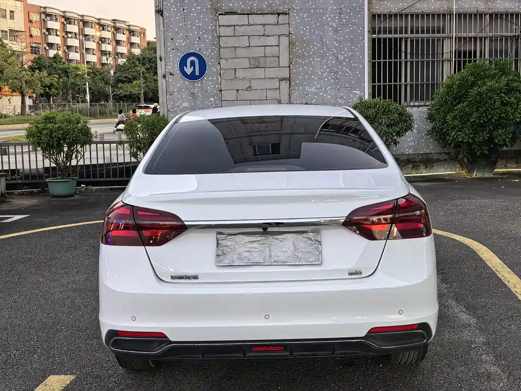 Geely Emgrand — миниатюра 10