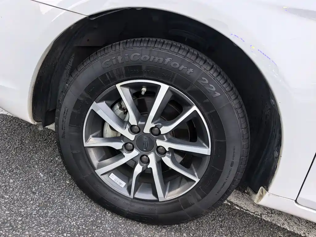 Geely Emgrand — миниатюра 15
