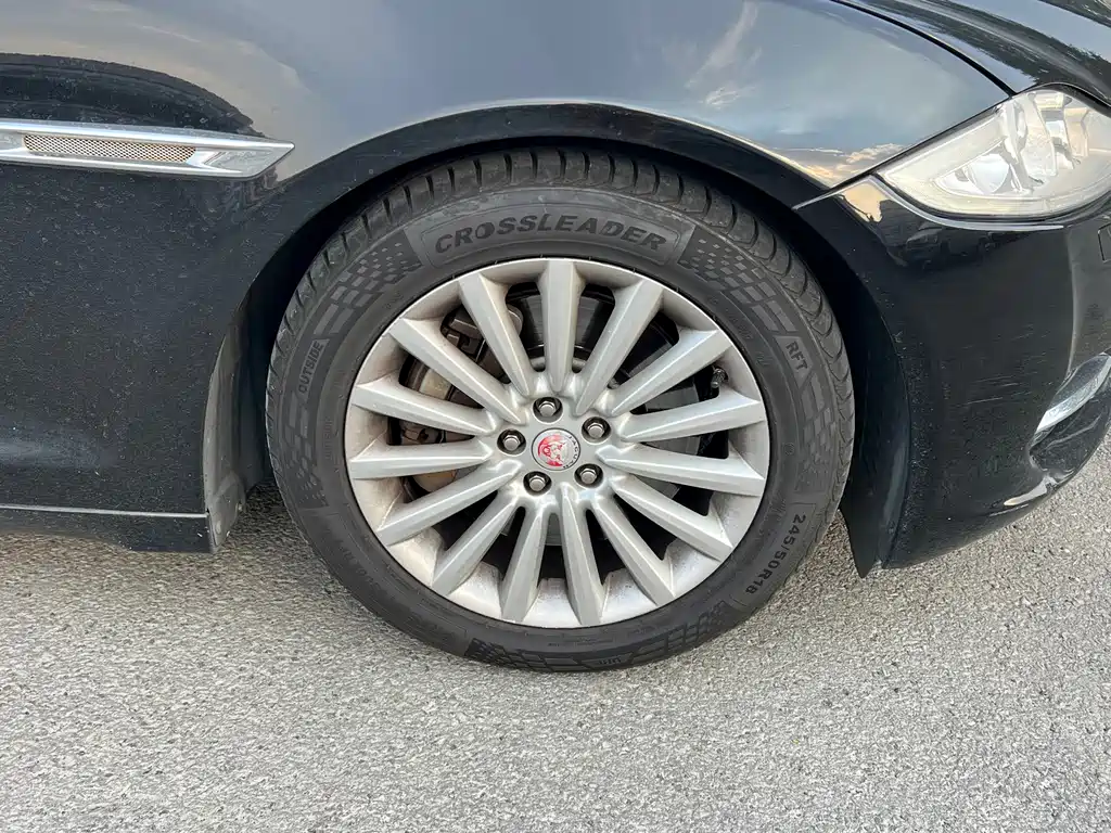 Jaguar XJ — миниатюра 19