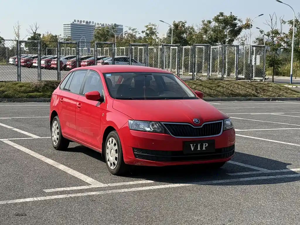 Skoda Rapid Spaceback — миниатюра 3