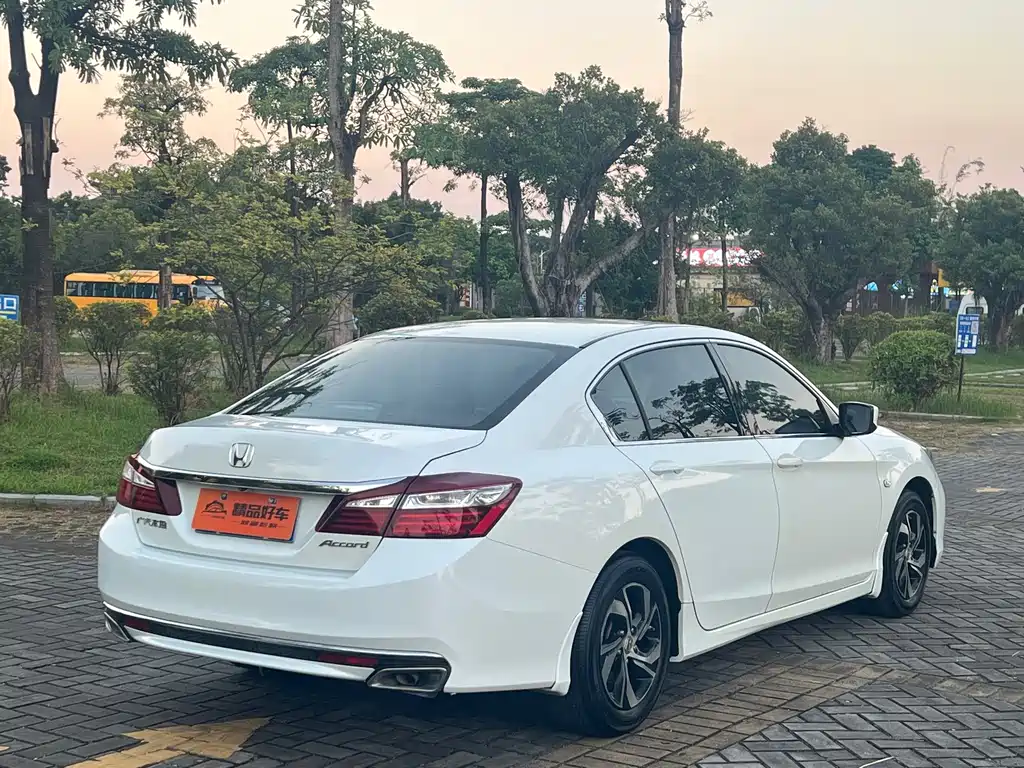 Honda Accord — миниатюра 18
