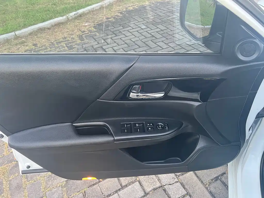 Honda Accord — миниатюра 7