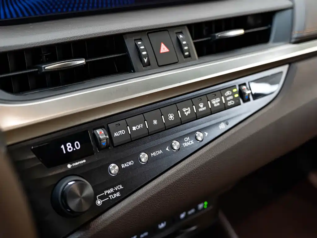 Lexus ES — миниатюра 15