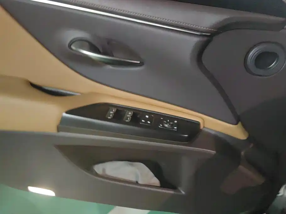 Lexus ES — миниатюра 7