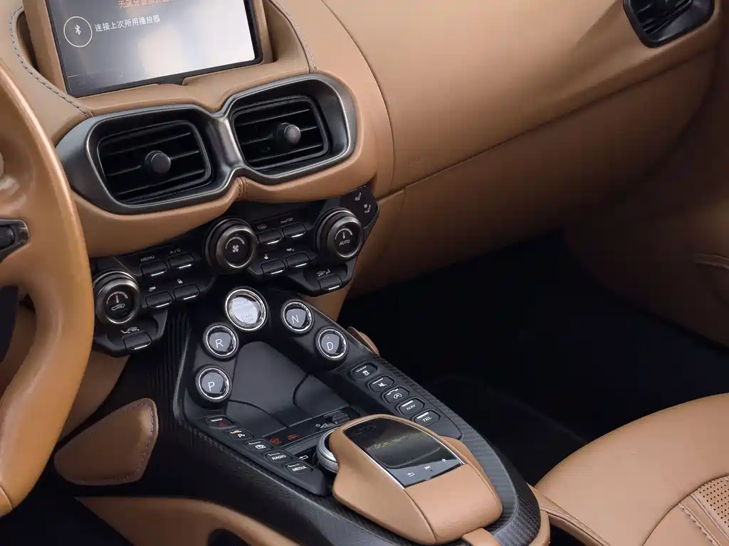 Aston Martin V8 Vantage — миниатюра 24