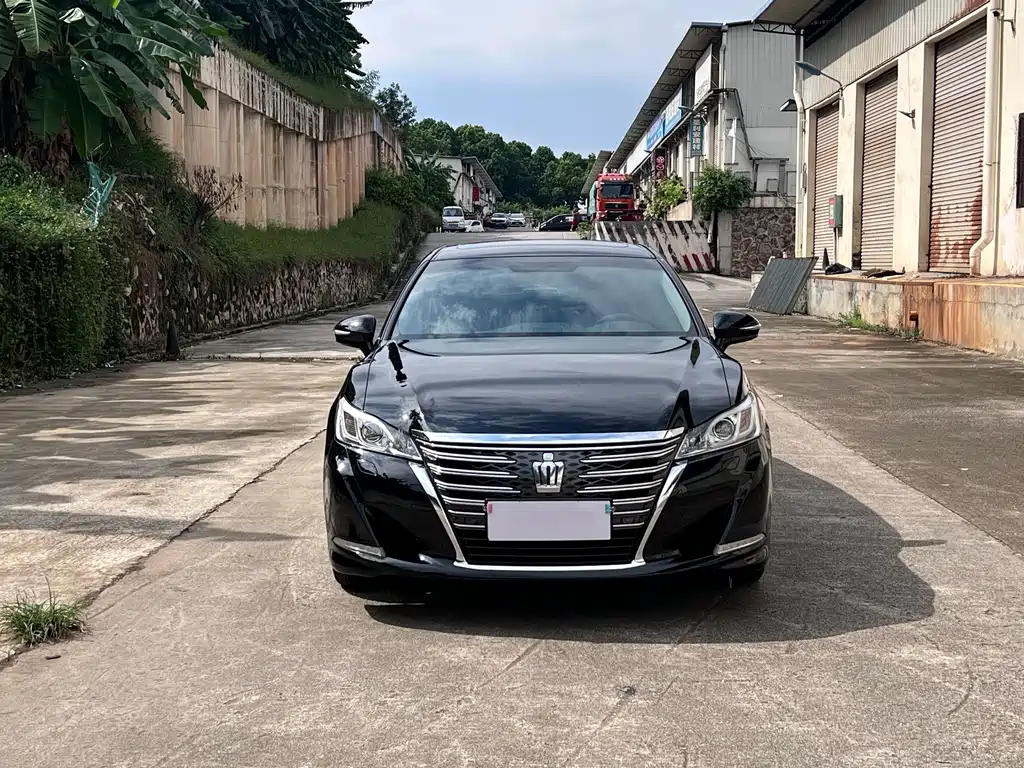 Toyota Crown — миниатюра 2