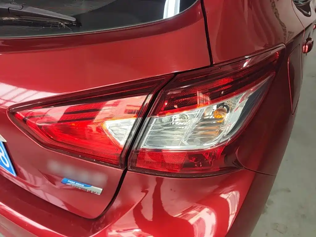 Nissan Tiida — миниатюра 8