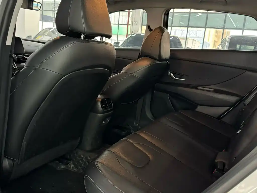 Hyundai Elantra — миниатюра 9