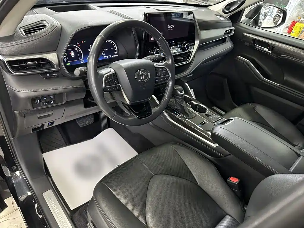 Toyota Highlander — миниатюра 17