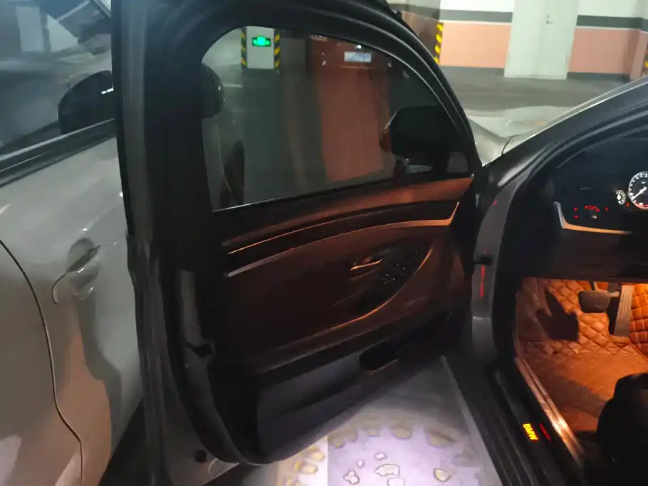BMW 5 Series — миниатюра 7